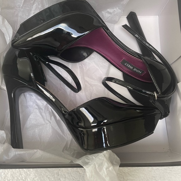 Bran New 🆕 Nine West Black Patent Platform heels 👠 - Picture 10 of 16